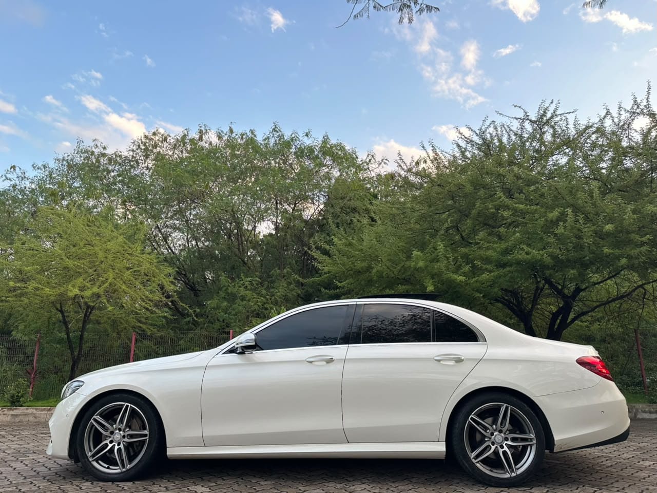 Mercedes-Benz thumbnail 3